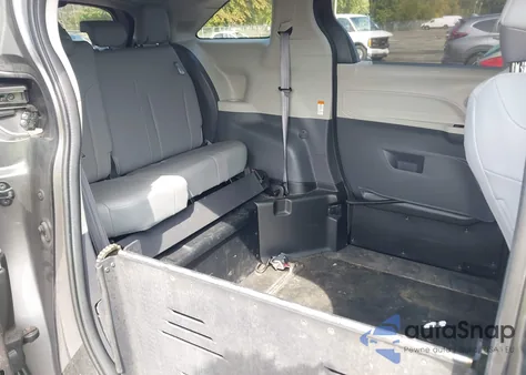 2021 Toyota Sienna Xle z USA, uszkodzony, nr VIN 5TDJRKEC5MS063932